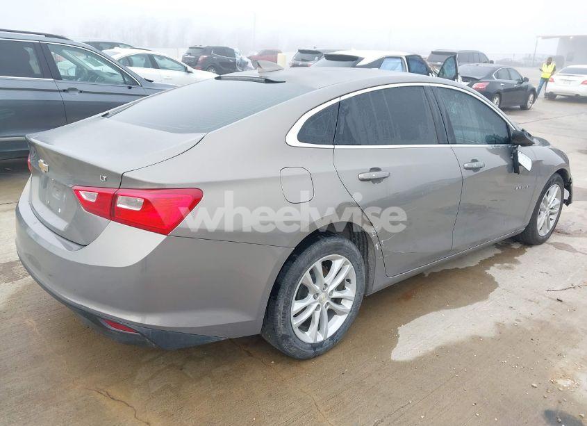 Photo 4 of 2017 Chevrolet Malibu 1LT (VIN 1G1ZE5ST6HF162648)
