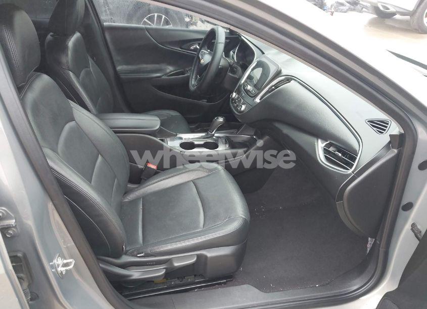 Photo 5 of 2017 Chevrolet Malibu 1LT (VIN 1G1ZE5ST6HF162648)