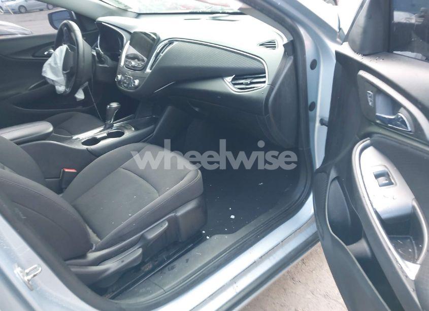 Photo 5 of 2017 Chevrolet Malibu 1LT (VIN 1G1ZE5ST6HF162651)