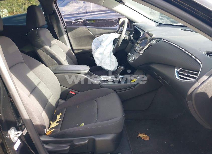 Photo 5 of 2017 Chevrolet Malibu 1LT (VIN 1G1ZE5ST6HF163041)