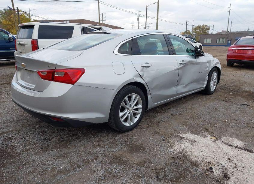 Photo 4 of 2017 Chevrolet Malibu 1LT (VIN 1G1ZE5ST6HF167350)