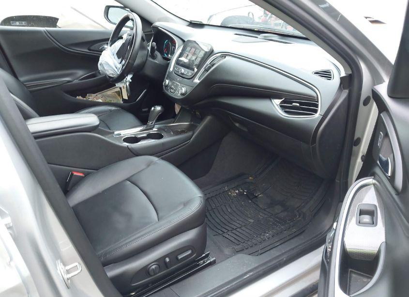 Photo 5 of 2017 Chevrolet Malibu 1LT (VIN 1G1ZE5ST6HF167350)