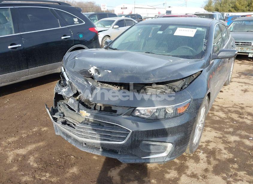 Photo 2 of 2017 Chevrolet Malibu 1LT (VIN 1G1ZE5ST6HF170751)