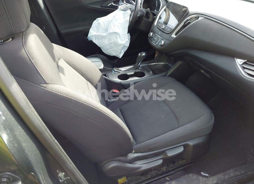 Photo 5 of 2017 Chevrolet Malibu 1LT (VIN 1G1ZE5ST6HF170751)