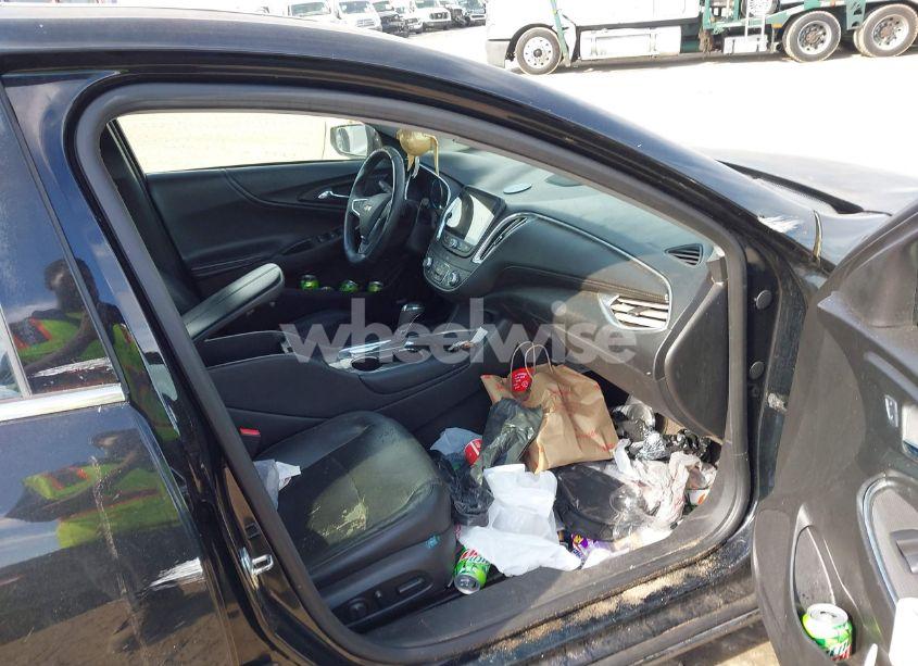 Photo 5 of 2017 Chevrolet Malibu 1LT (VIN 1G1ZE5ST6HF190112)