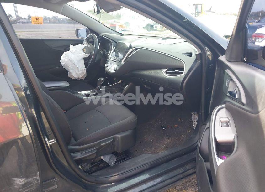 Photo 5 of 2017 Chevrolet Malibu LT (VIN 1G1ZE5ST6HF205997)