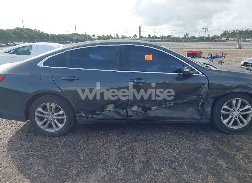 Photo 6 of 2017 Chevrolet Malibu LT (VIN 1G1ZE5ST6HF205997)