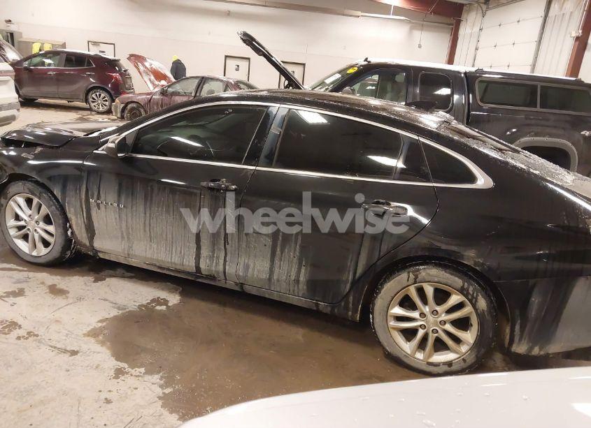 Photo 3 of 2017 Chevrolet Malibu 1LT (VIN 1G1ZE5ST6HF220189)