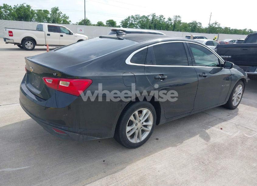 Photo 4 of 2017 Chevrolet Malibu 1LT (VIN 1G1ZE5ST6HF233346)