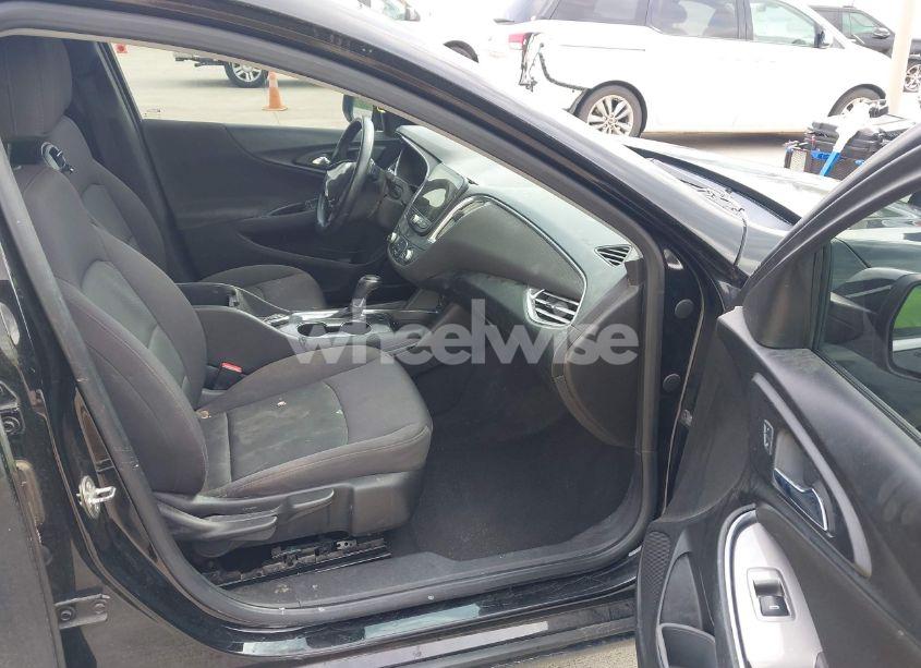 Photo 5 of 2017 Chevrolet Malibu 1LT (VIN 1G1ZE5ST6HF233346)