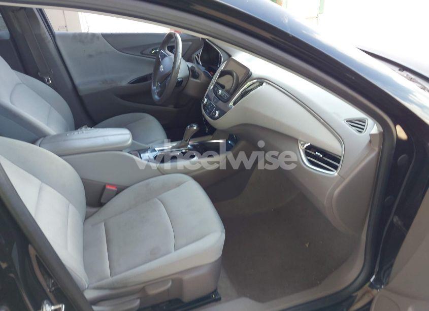 Photo 5 of 2017 Chevrolet Malibu 1LT (VIN 1G1ZE5ST6HF251605)