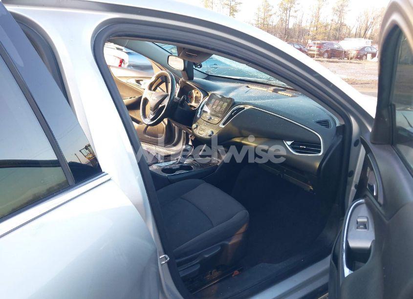 Photo 5 of 2017 Chevrolet Malibu 1LT (VIN 1G1ZE5ST6HF270428)