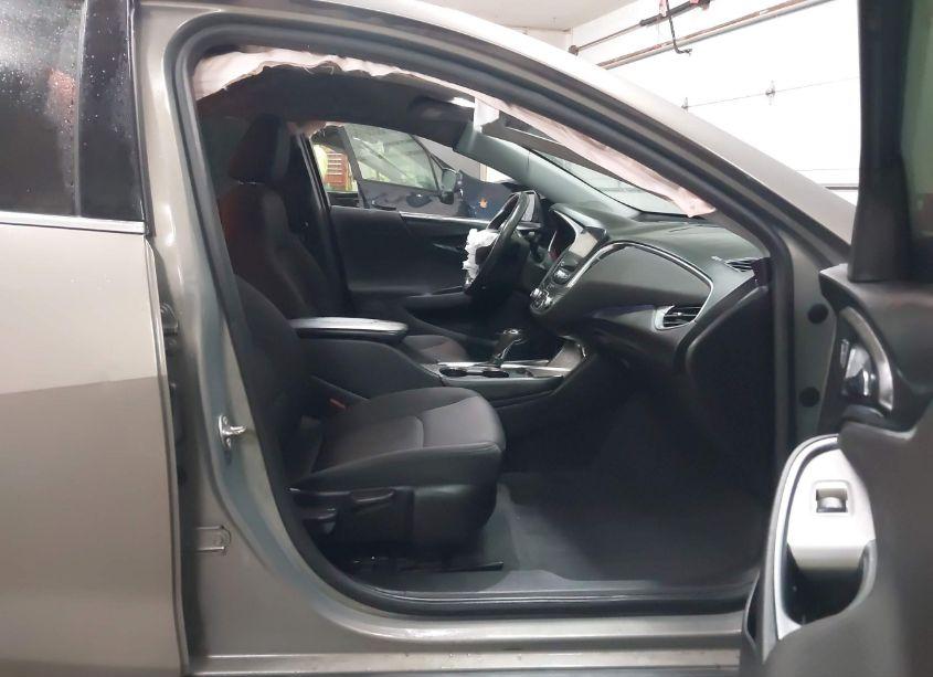 Photo 5 of 2017 Chevrolet Malibu 1LT (VIN 1G1ZE5ST6HF289304)