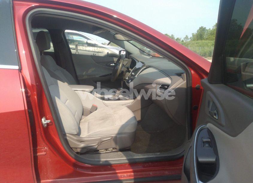 Photo 5 of 2016 Chevrolet Malibu LT (VIN 1G1ZE5ST7GF192661)