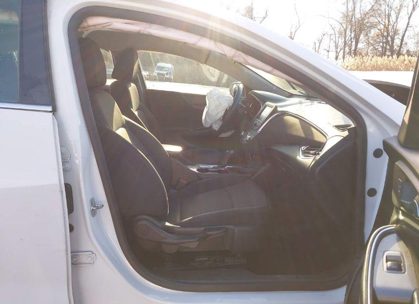 Photo 5 of 2016 Chevrolet Malibu 1LT (VIN 1G1ZE5ST7GF306108)