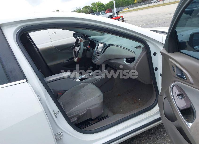 Photo 5 of 2016 Chevrolet Malibu 1LT (VIN 1G1ZE5ST7GF308635)