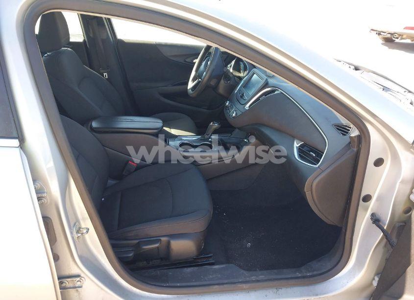 Photo 5 of 2016 Chevrolet Malibu 1LT (VIN 1G1ZE5ST7GF310417)