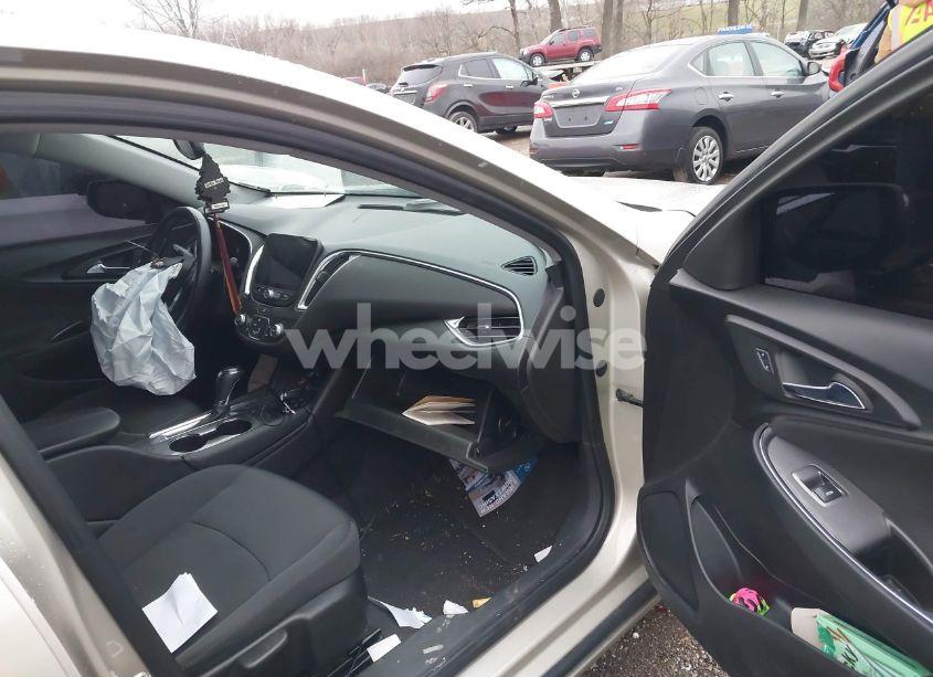 Photo 5 of 2016 Chevrolet Malibu 1LT (VIN 1G1ZE5ST7GF313866)