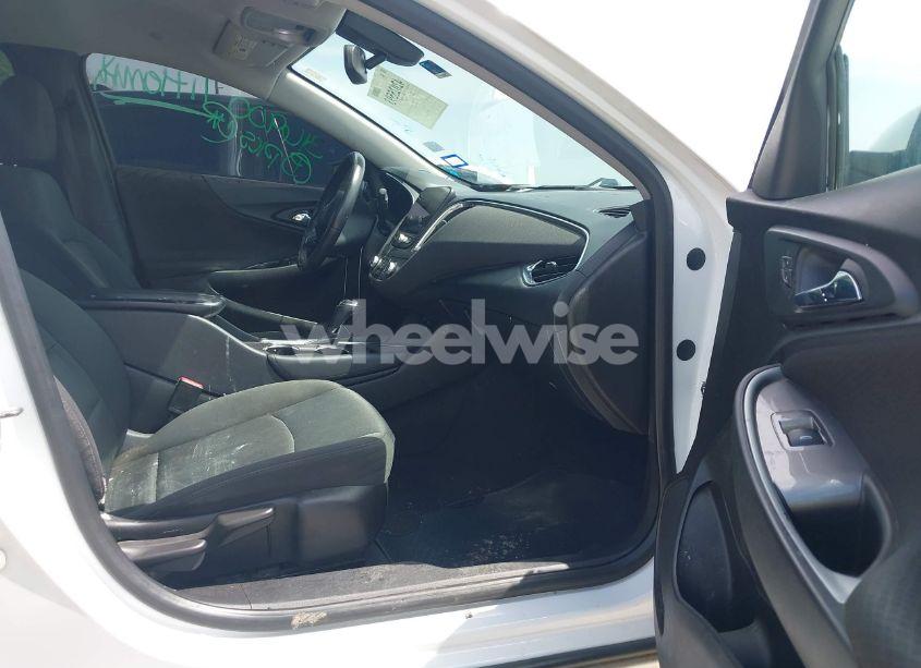 Photo 5 of 2016 Chevrolet Malibu 1LT (VIN 1G1ZE5ST7GF316900)