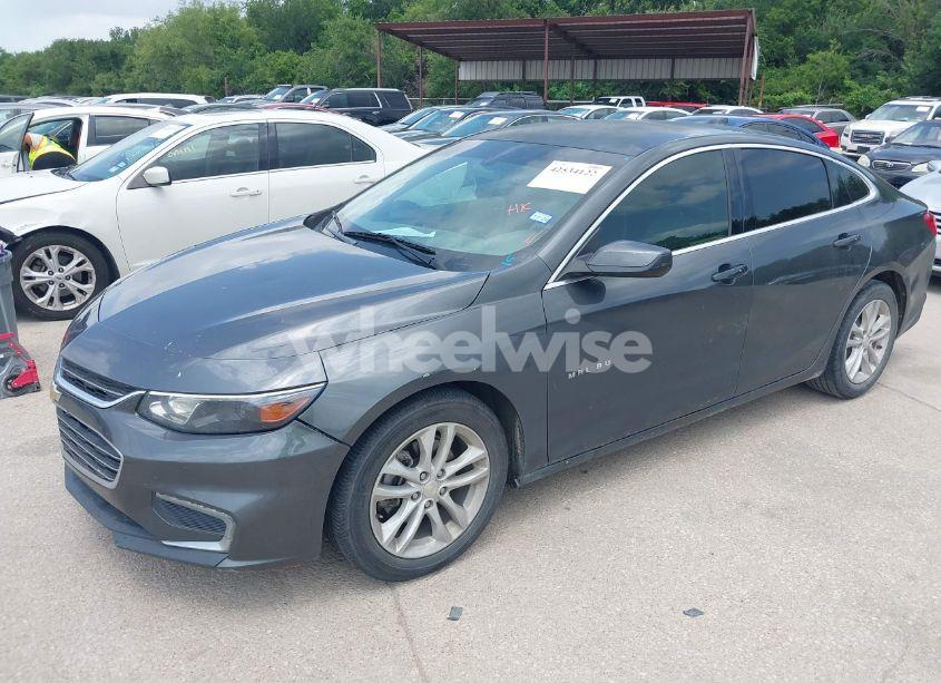 Photo 2 of 2017 Chevrolet Malibu 1LT (VIN 1G1ZE5ST7HF104175)