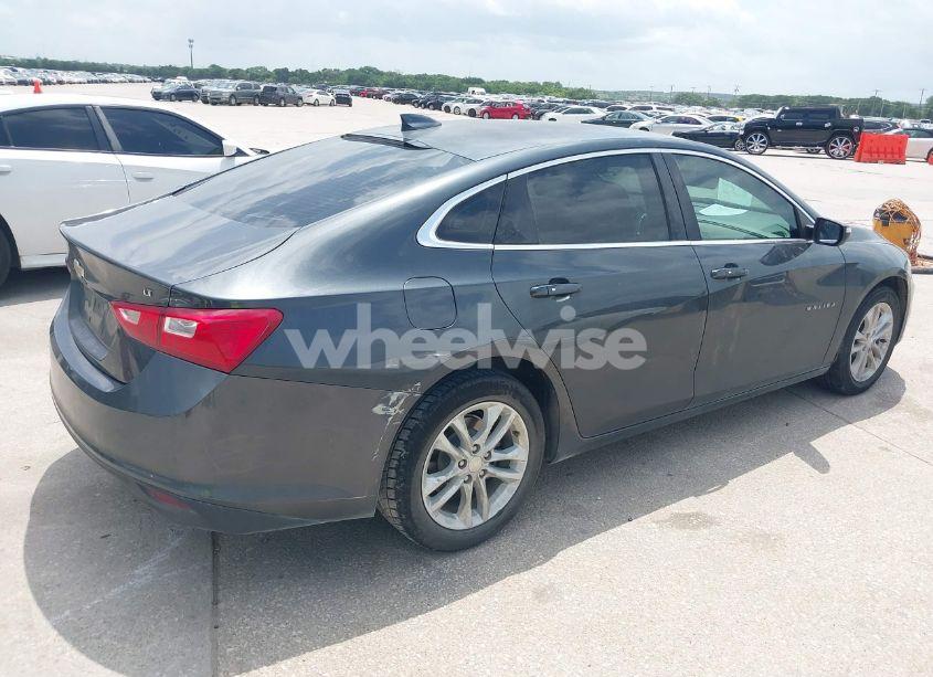 Photo 4 of 2017 Chevrolet Malibu 1LT (VIN 1G1ZE5ST7HF104175)