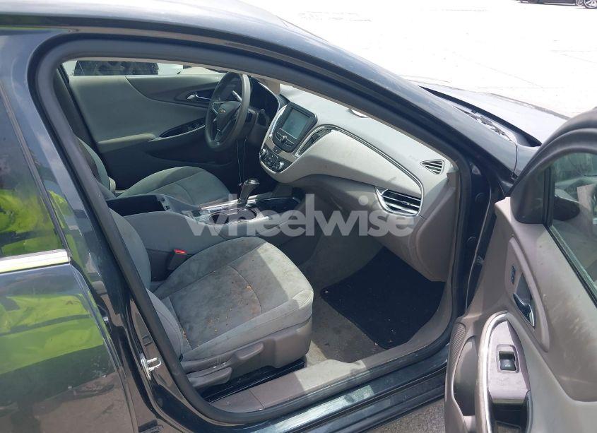 Photo 5 of 2017 Chevrolet Malibu 1LT (VIN 1G1ZE5ST7HF104175)