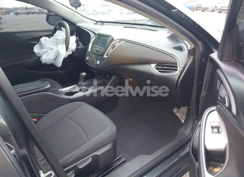 Photo 5 of 2017 Chevrolet Malibu 1LT (VIN 1G1ZE5ST7HF107657)