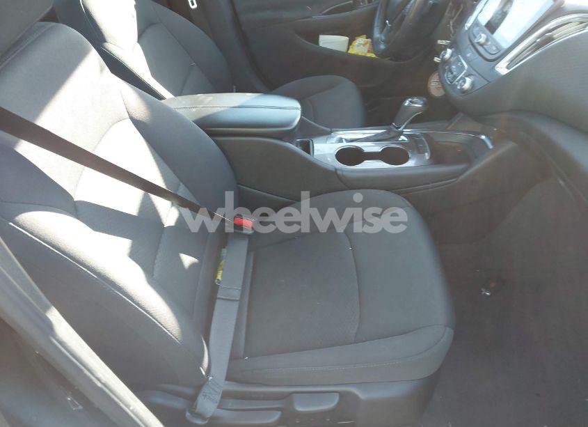 Photo 5 of 2017 Chevrolet Malibu 1LT (VIN 1G1ZE5ST7HF116486)