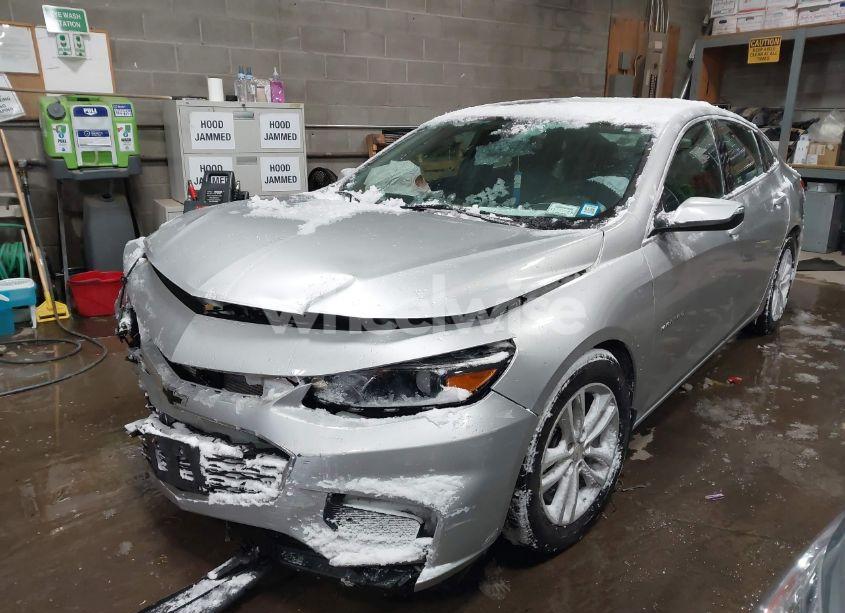 Photo 2 of 2017 Chevrolet Malibu 1LT (VIN 1G1ZE5ST7HF128282)