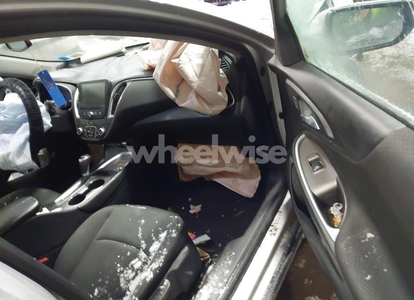 Photo 5 of 2017 Chevrolet Malibu 1LT (VIN 1G1ZE5ST7HF128282)