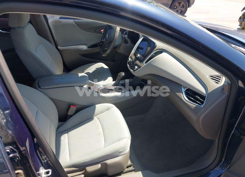 Photo 5 of 2017 Chevrolet Malibu 1LT (VIN 1G1ZE5ST7HF143512)