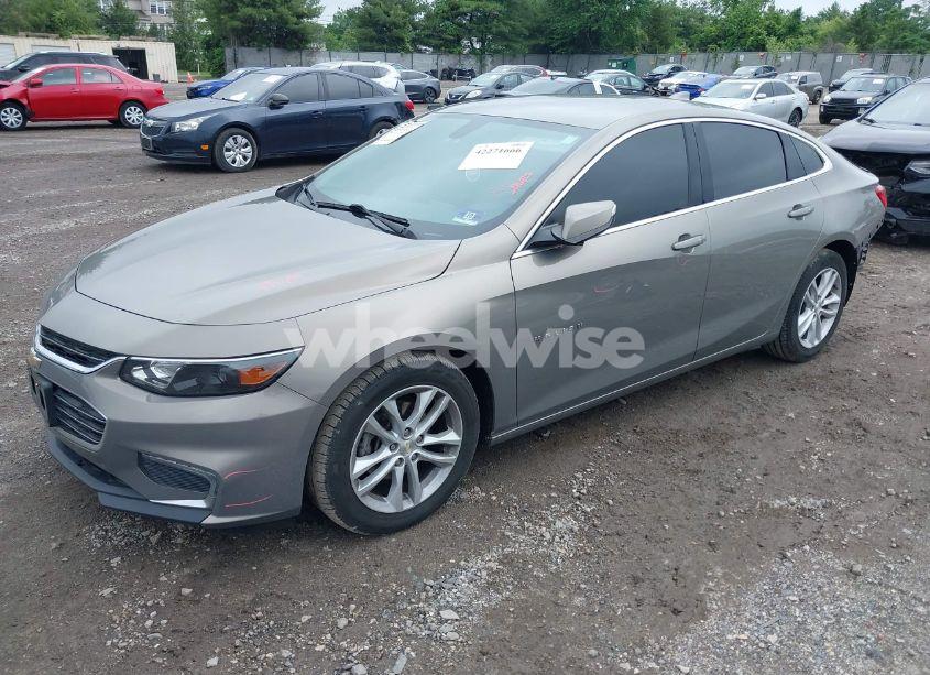 Photo 2 of 2017 Chevrolet Malibu 1LT (VIN 1G1ZE5ST7HF149195)