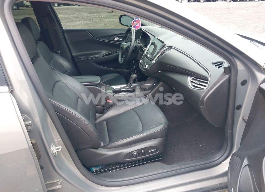 Photo 5 of 2017 Chevrolet Malibu 1LT (VIN 1G1ZE5ST7HF149195)