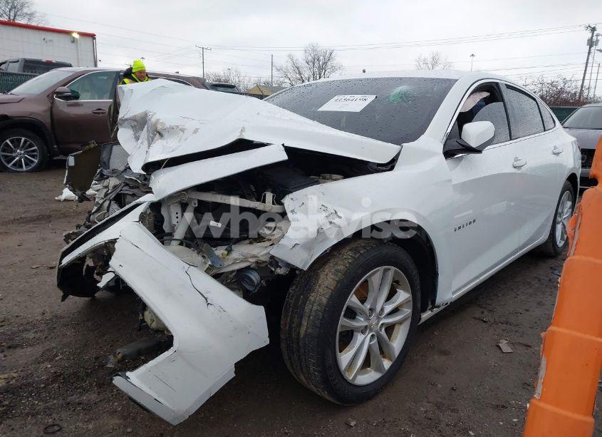 Photo 2 of 2017 Chevrolet Malibu 1LT (VIN 1G1ZE5ST7HF156230)