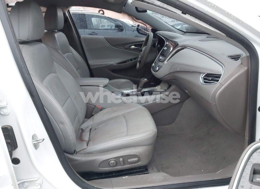 Photo 5 of 2017 Chevrolet Malibu 1LT (VIN 1G1ZE5ST7HF156230)