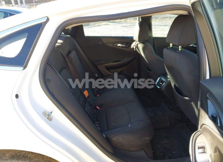 Photo 8 of 2017 Chevrolet Malibu LT (VIN 1G1ZE5ST7HF165820)