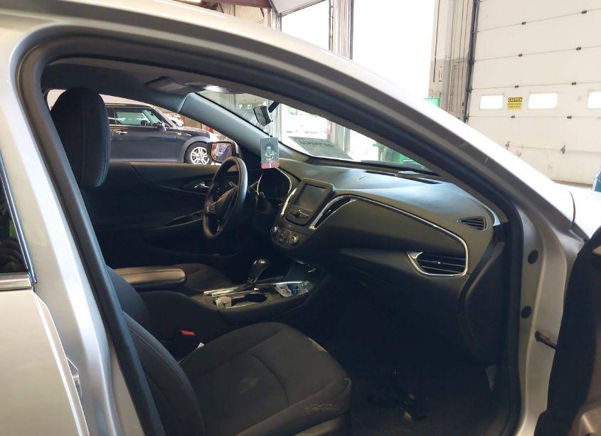 Photo 5 of 2017 Chevrolet Malibu 1LT (VIN 1G1ZE5ST7HF174422)