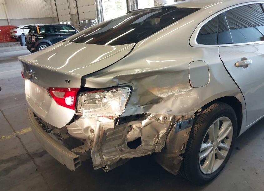 Photo 6 of 2017 Chevrolet Malibu 1LT (VIN 1G1ZE5ST7HF174422)