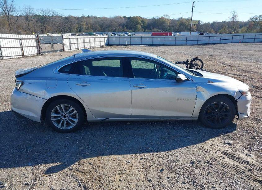 Photo 14 of 2017 Chevrolet Malibu 1LT (VIN 1G1ZE5ST7HF189518)
