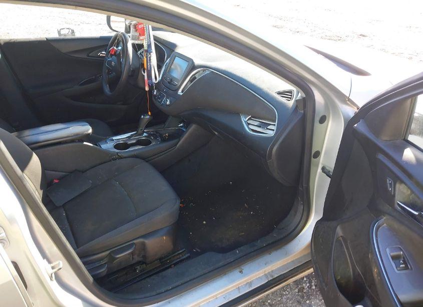 Photo 5 of 2017 Chevrolet Malibu 1LT (VIN 1G1ZE5ST7HF189518)