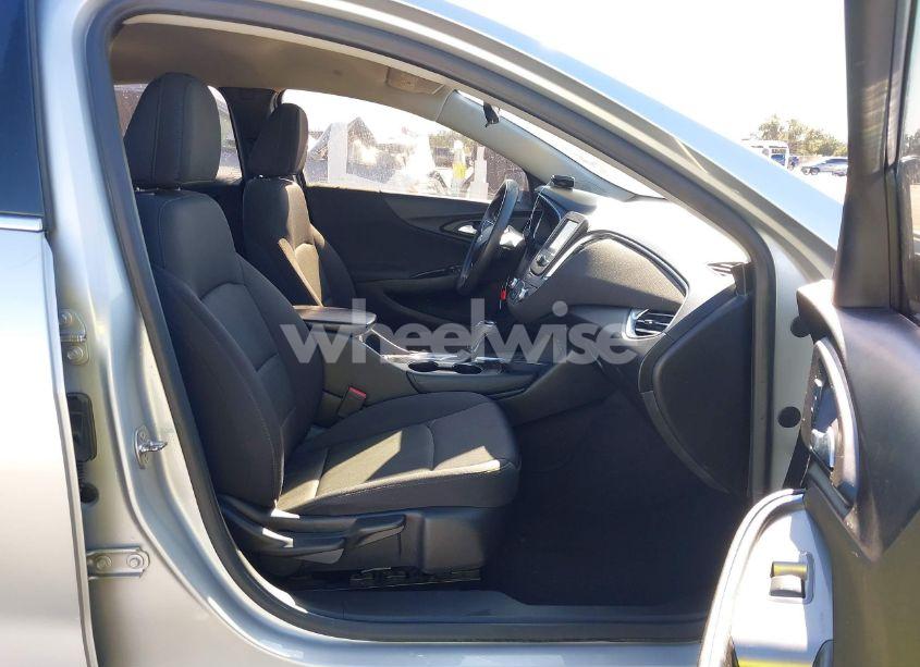 Photo 5 of 2017 Chevrolet Malibu 1LT (VIN 1G1ZE5ST7HF192077)