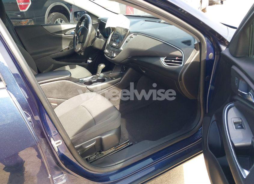 Photo 5 of 2017 Chevrolet Malibu 1LT (VIN 1G1ZE5ST7HF196064)