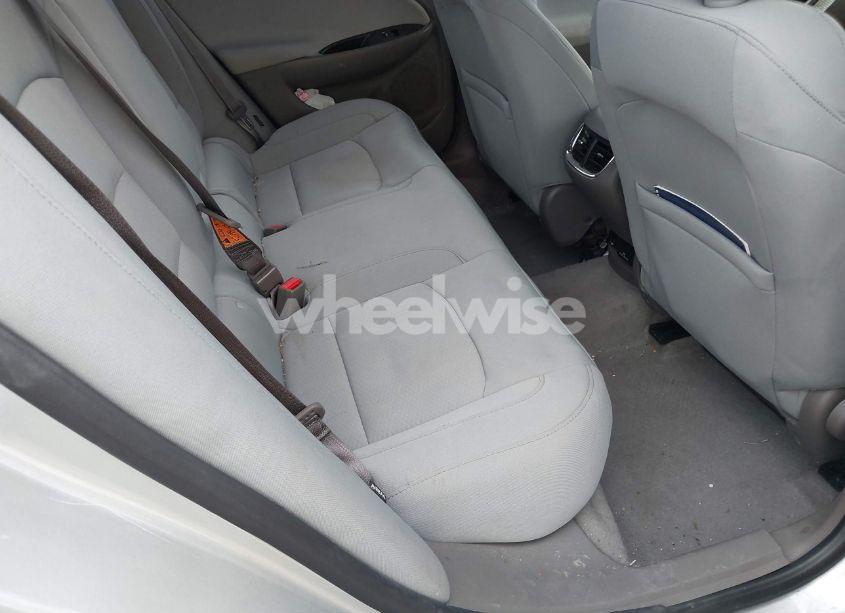 Photo 8 of 2017 Chevrolet Malibu 1LT (VIN 1G1ZE5ST7HF212635)