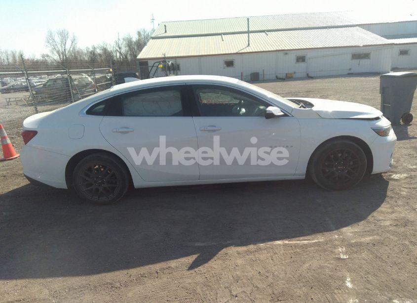 Photo 13 of 2017 Chevrolet Malibu 1LT (VIN 1G1ZE5ST7HF215048)