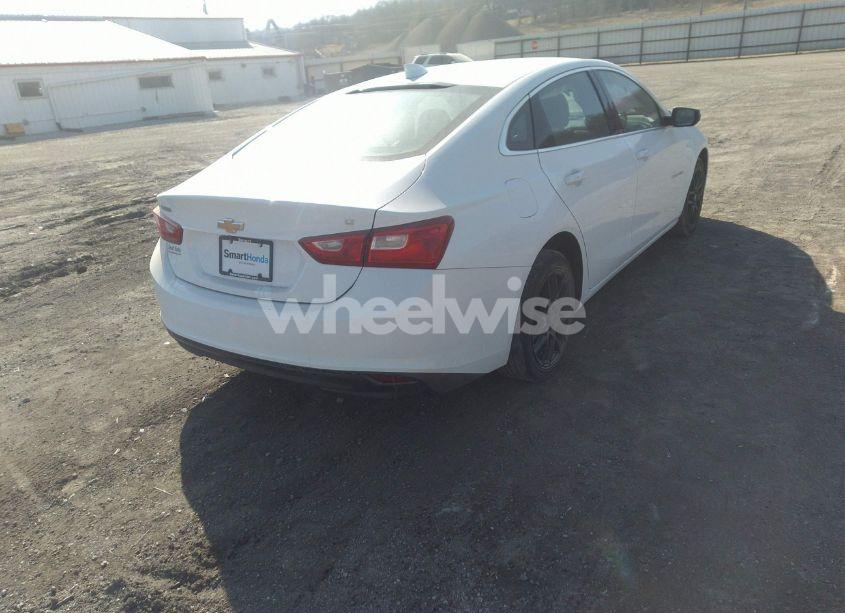 Photo 4 of 2017 Chevrolet Malibu 1LT (VIN 1G1ZE5ST7HF215048)