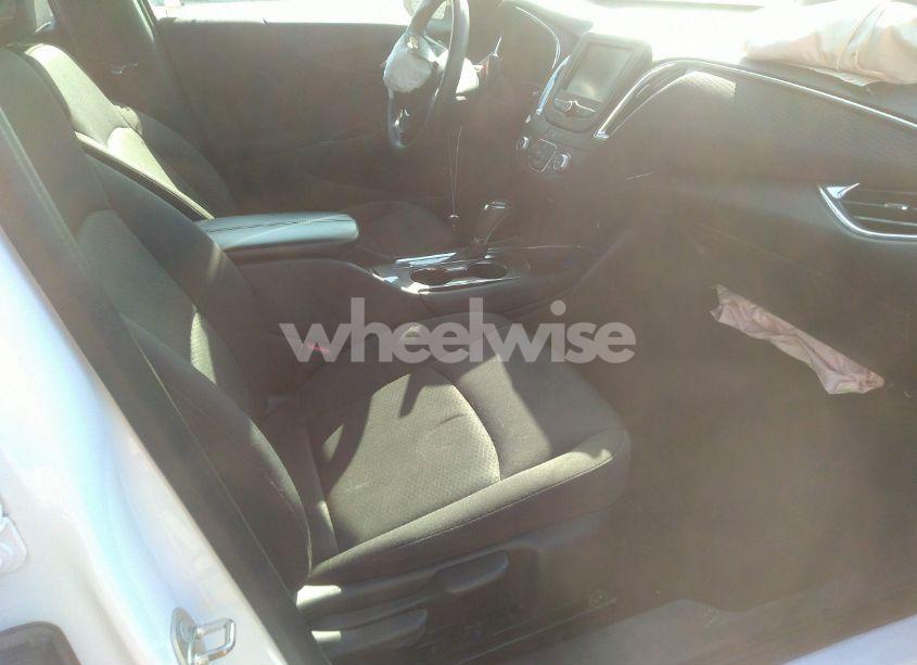 Photo 5 of 2017 Chevrolet Malibu 1LT (VIN 1G1ZE5ST7HF215048)