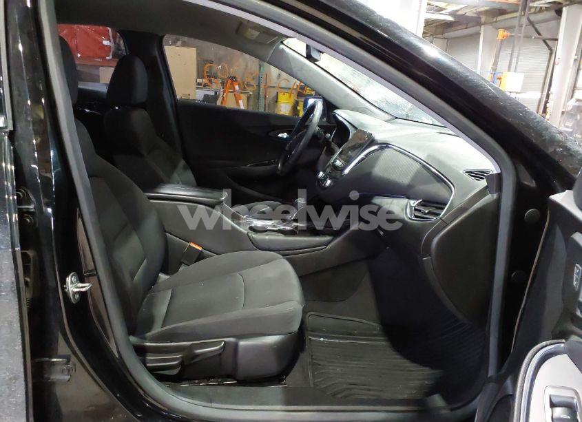 Photo 5 of 2017 Chevrolet Malibu 1LT (VIN 1G1ZE5ST7HF224042)