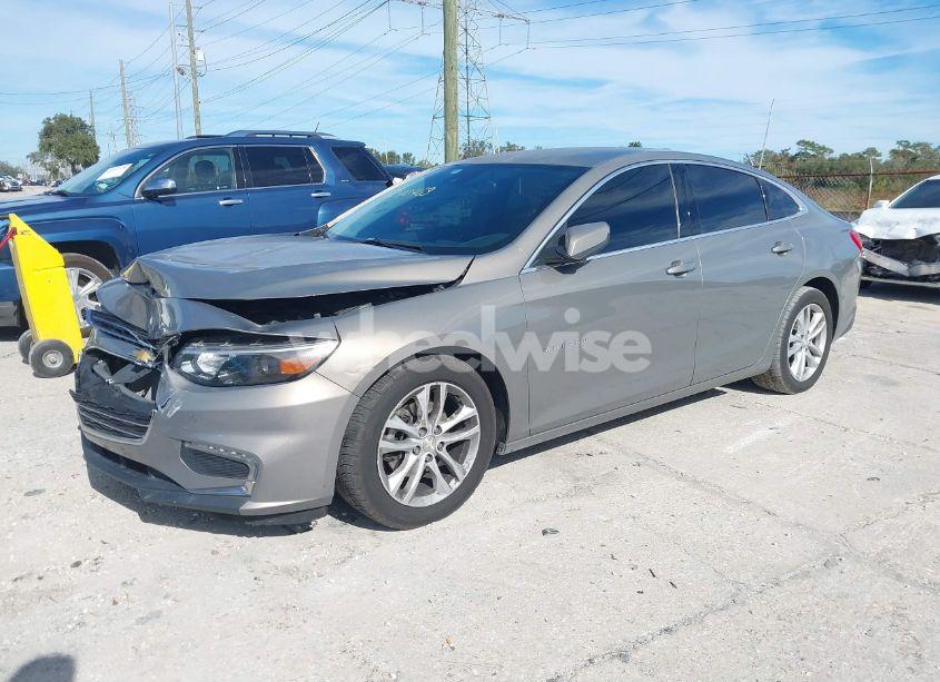 Photo 2 of 2017 Chevrolet Malibu 1LT (VIN 1G1ZE5ST7HF228933)