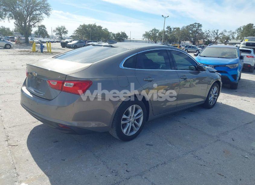 Photo 4 of 2017 Chevrolet Malibu 1LT (VIN 1G1ZE5ST7HF228933)