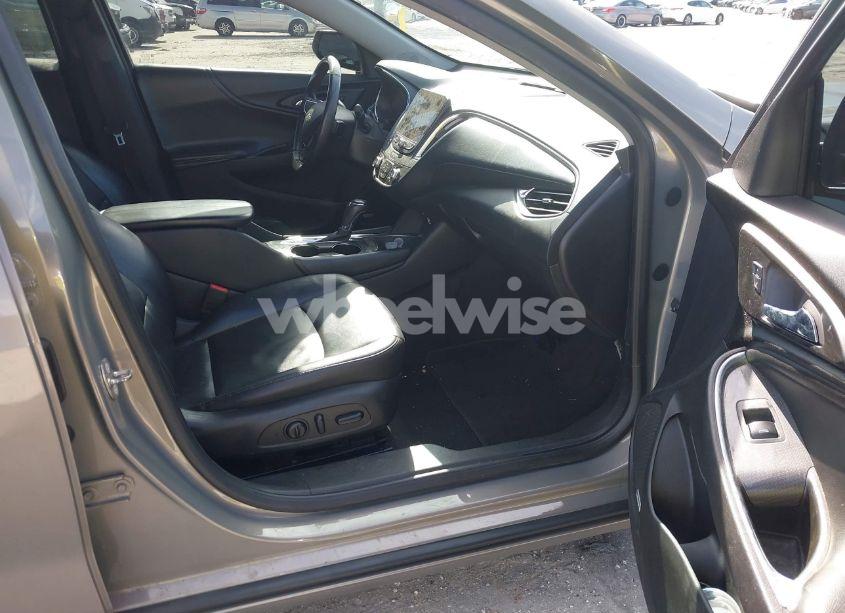 Photo 5 of 2017 Chevrolet Malibu 1LT (VIN 1G1ZE5ST7HF228933)